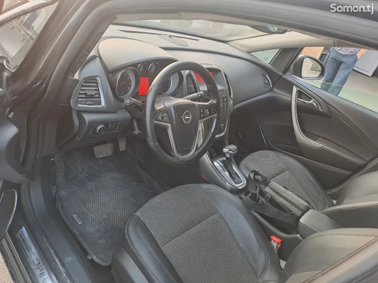 Opel Astra J 2011 · 1.4 AT