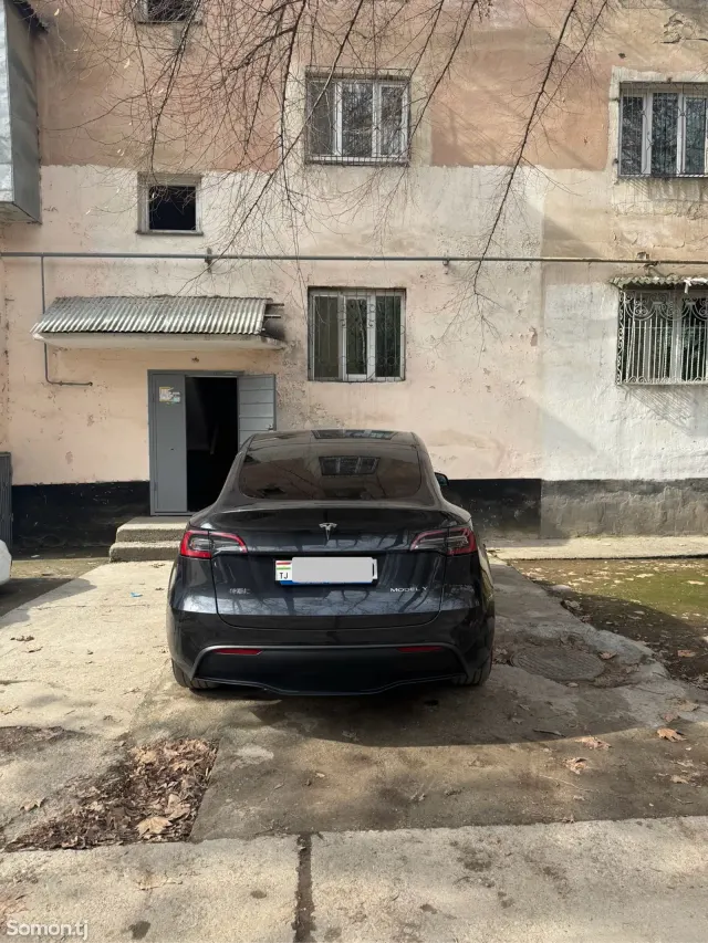 Tesla Model Y 2025 · 6.5 AT