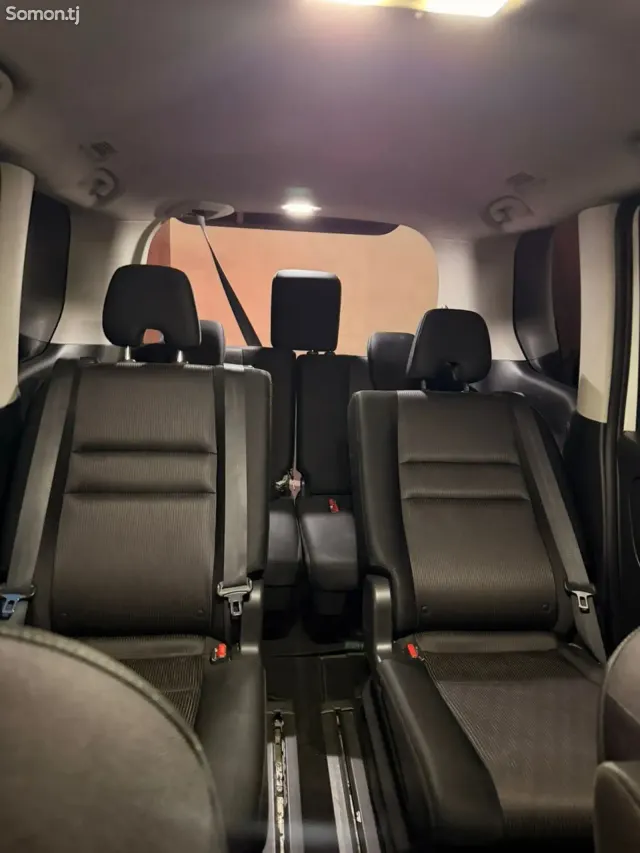 Nissan Serena 2016 · 2.0 AT