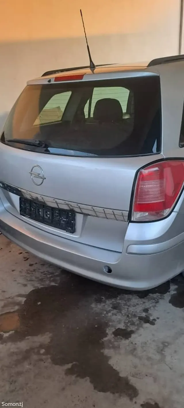 Opel Astra H 2005 · 1.4 MT