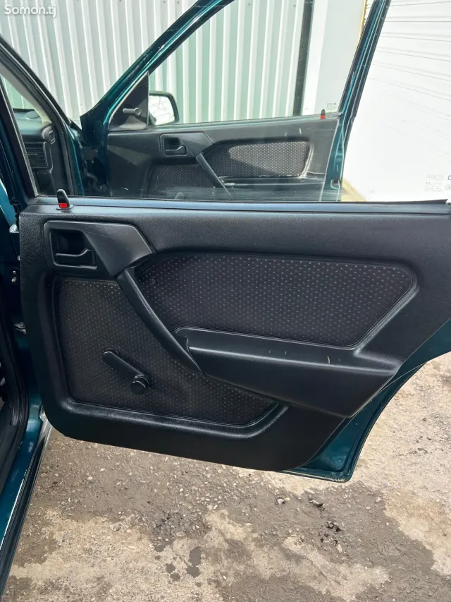Opel Vectra A 1994 · 1.6 MT