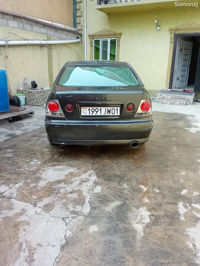 Lexus IS series 2001 · 2.0 MT
