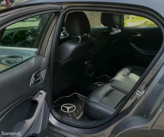 Mercedes-Benz GLA class 2019 · 2.0 AT