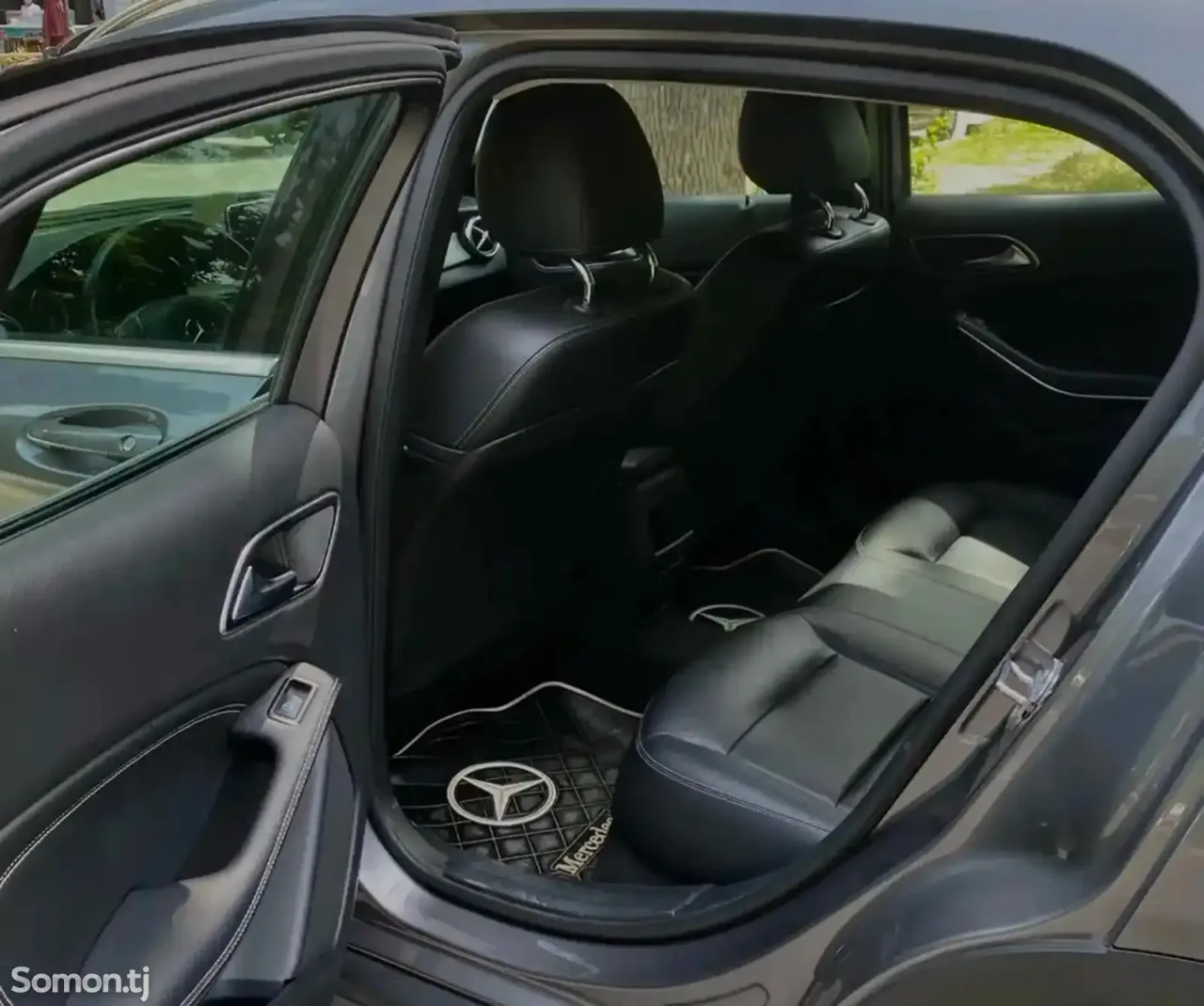 Mercedes-Benz GLA class 2019 · 2.0 AT