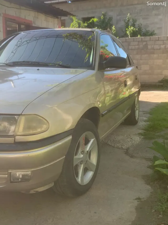 Opel Astra F 1997 · 1.6 MT
