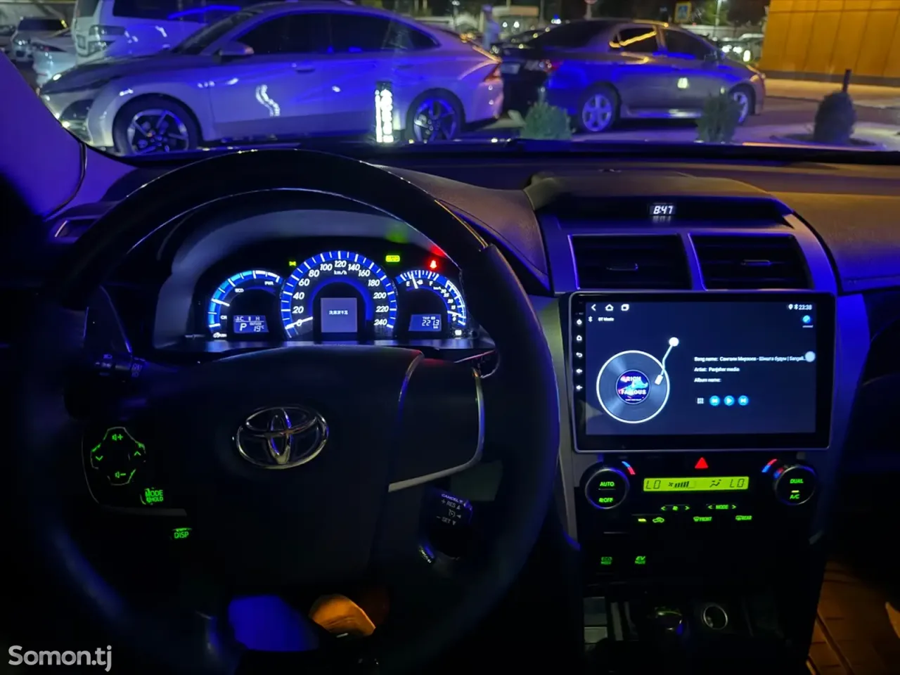 Toyota Camry 2015 · 2.5 AT