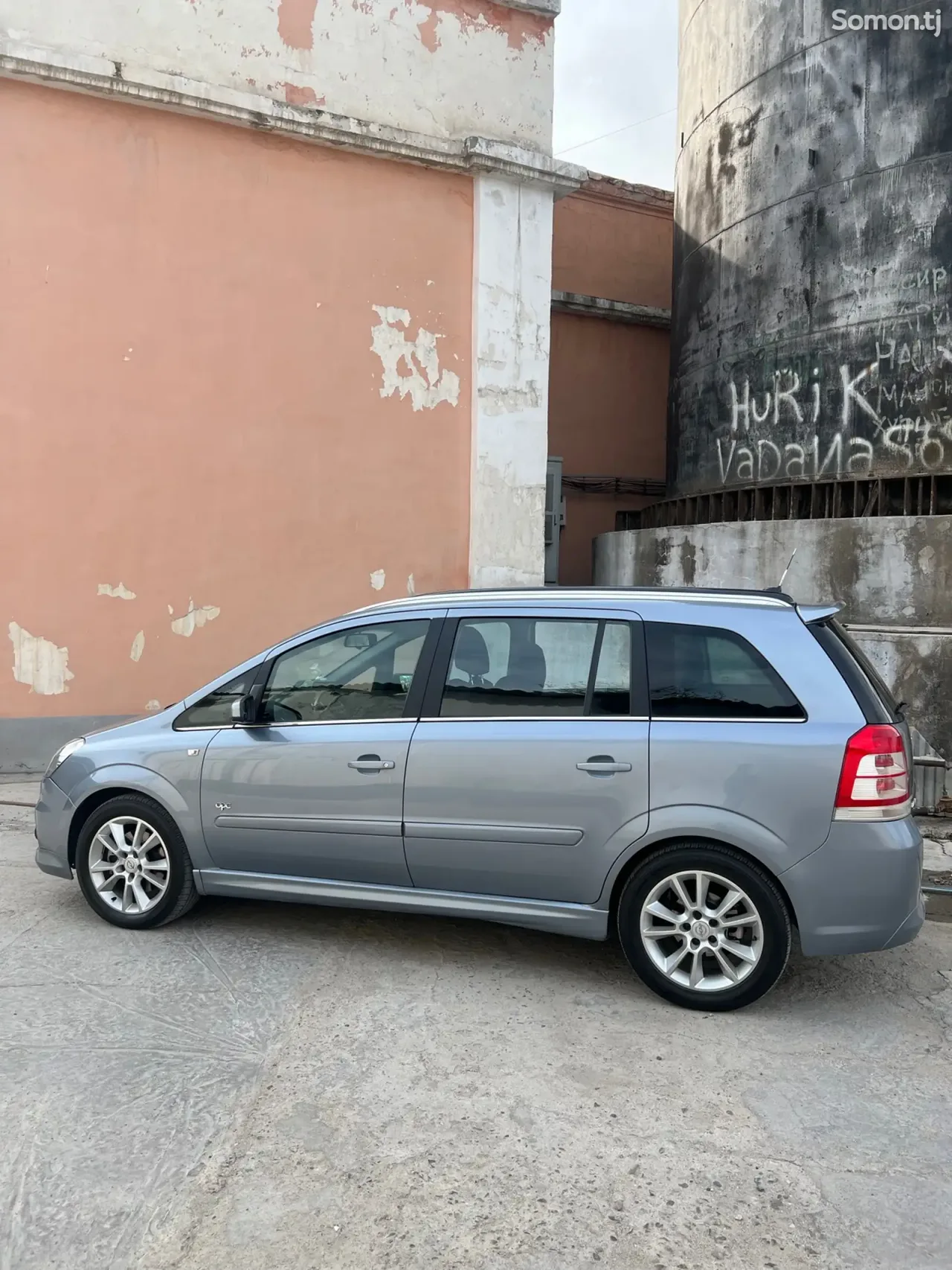 Opel Zafira 2010 · 1.9 MT