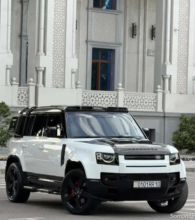 Land Rover Defender 2021 · 3.0 AT