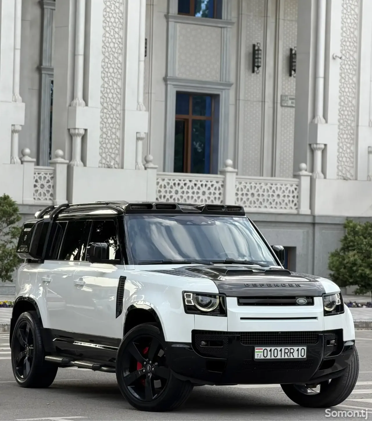 Land Rover Defender 2021 · 3.0 AT