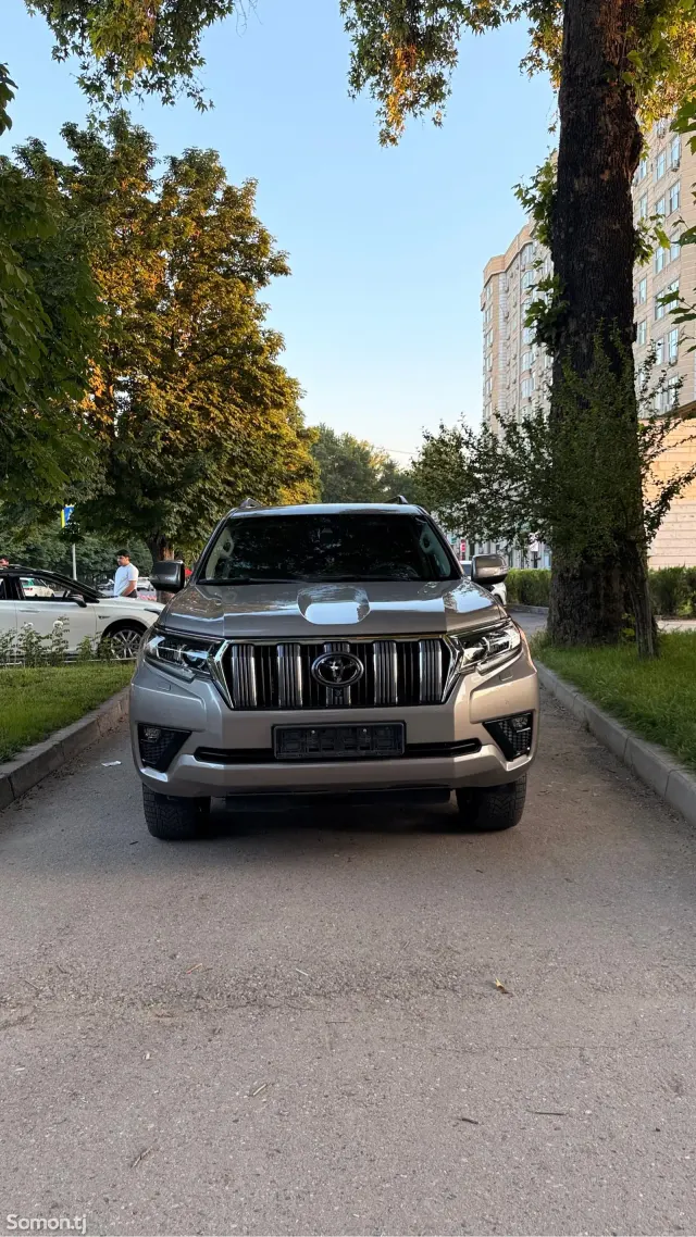 Toyota Land Cruiser Prado 2022 · 2.8 AT