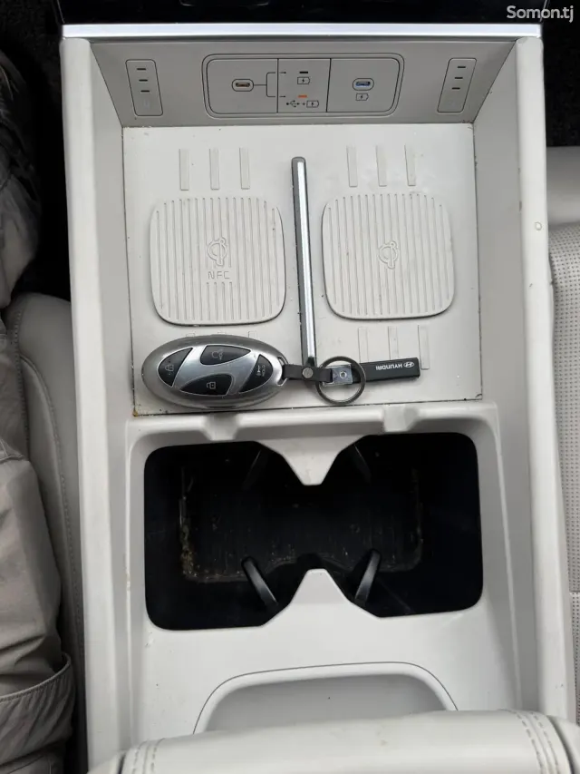 Hyundai Santa Fe 2024 · 1.6 AT