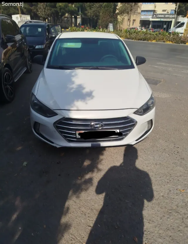 Hyundai Elantra 2017 · 2.0 AT