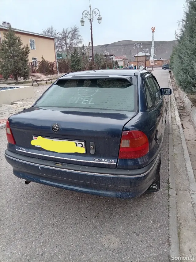 Opel Astra F 1993 · 1.6 MT