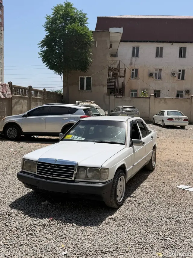 Mercedes-Benz E class 1991 · 1.8 MT