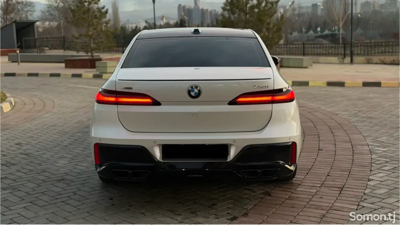 BMW 7 series 2023 · 4.4 AT