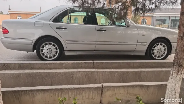 Mercedes-Benz E class 1996 · 2.3 AT