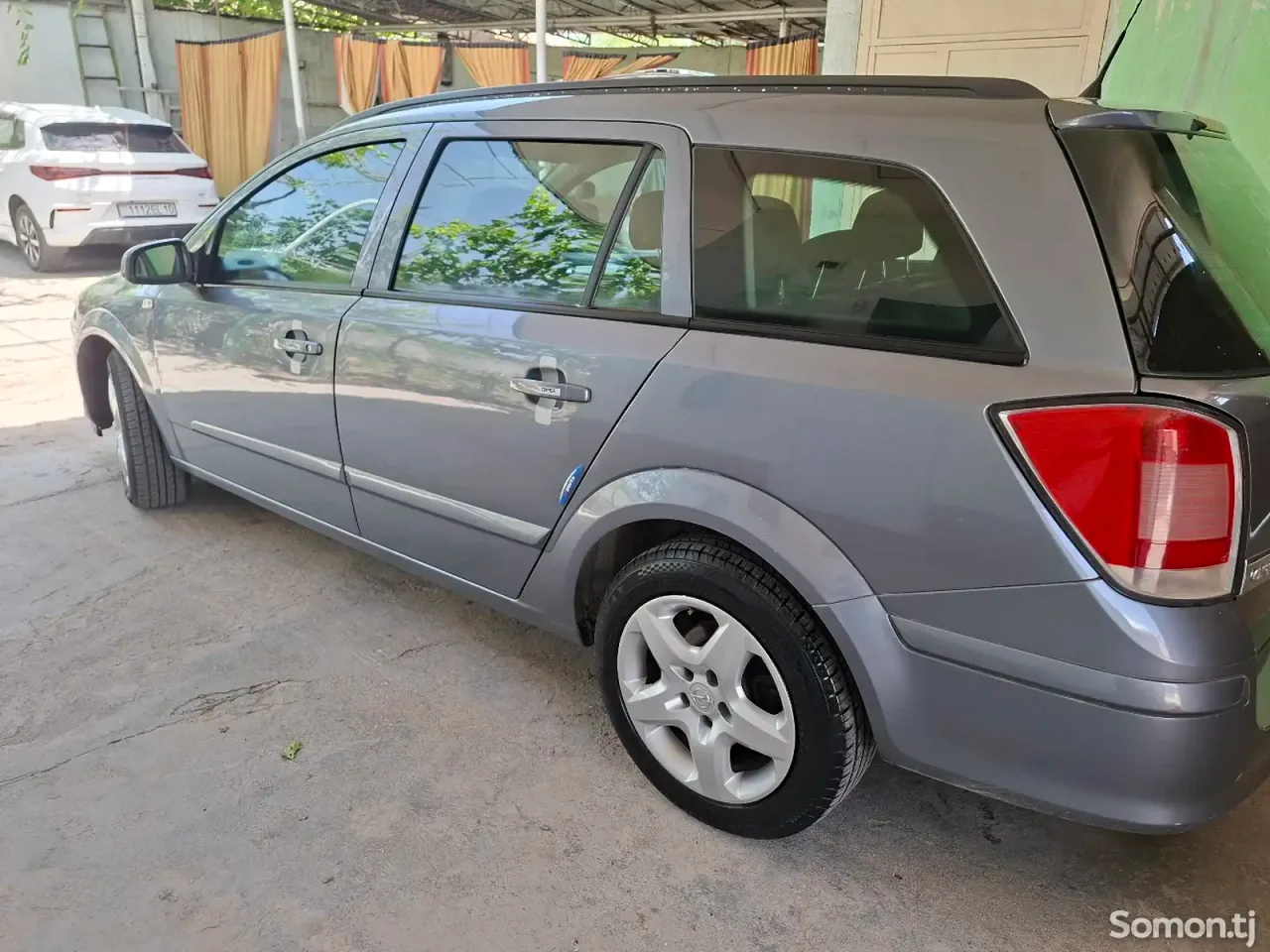 Opel Astra H 2006 · 1.6 MT