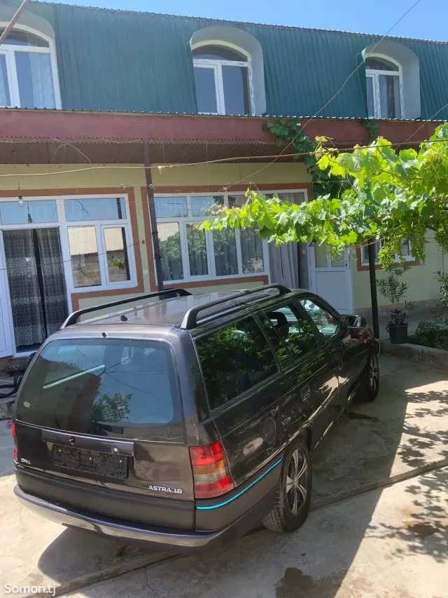 Opel Astra F 1996 · 1.6 MT