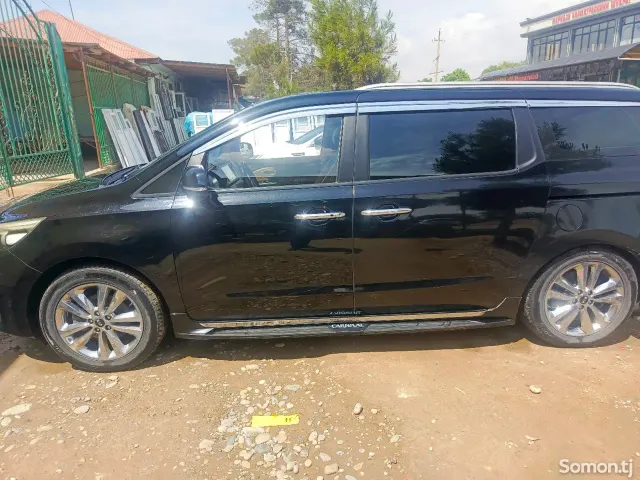 Kia Carnival 2014 · 2.2 AT
