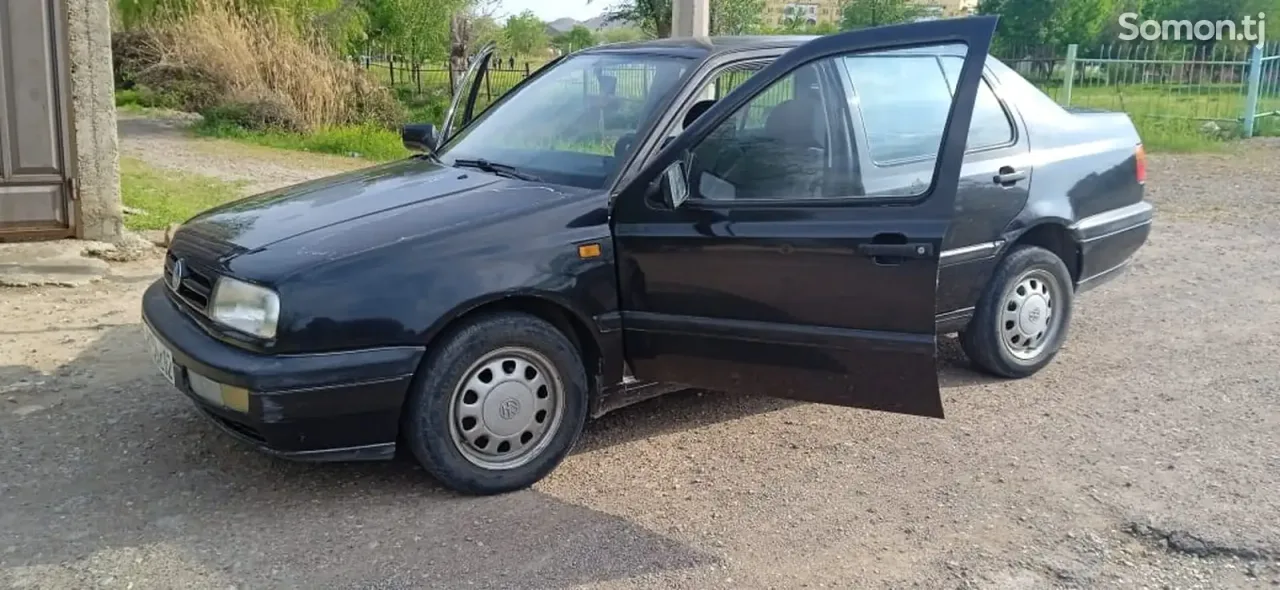 Volkswagen Vento 1994 · 1.8 MT