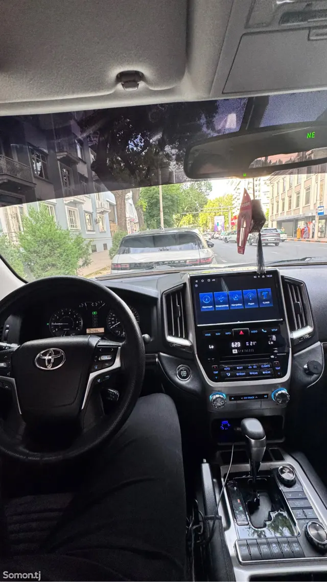 Toyota Land Cruiser 2014 · 4.6 AT