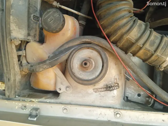 Opel Vectra A 1990 · 1.6 MT