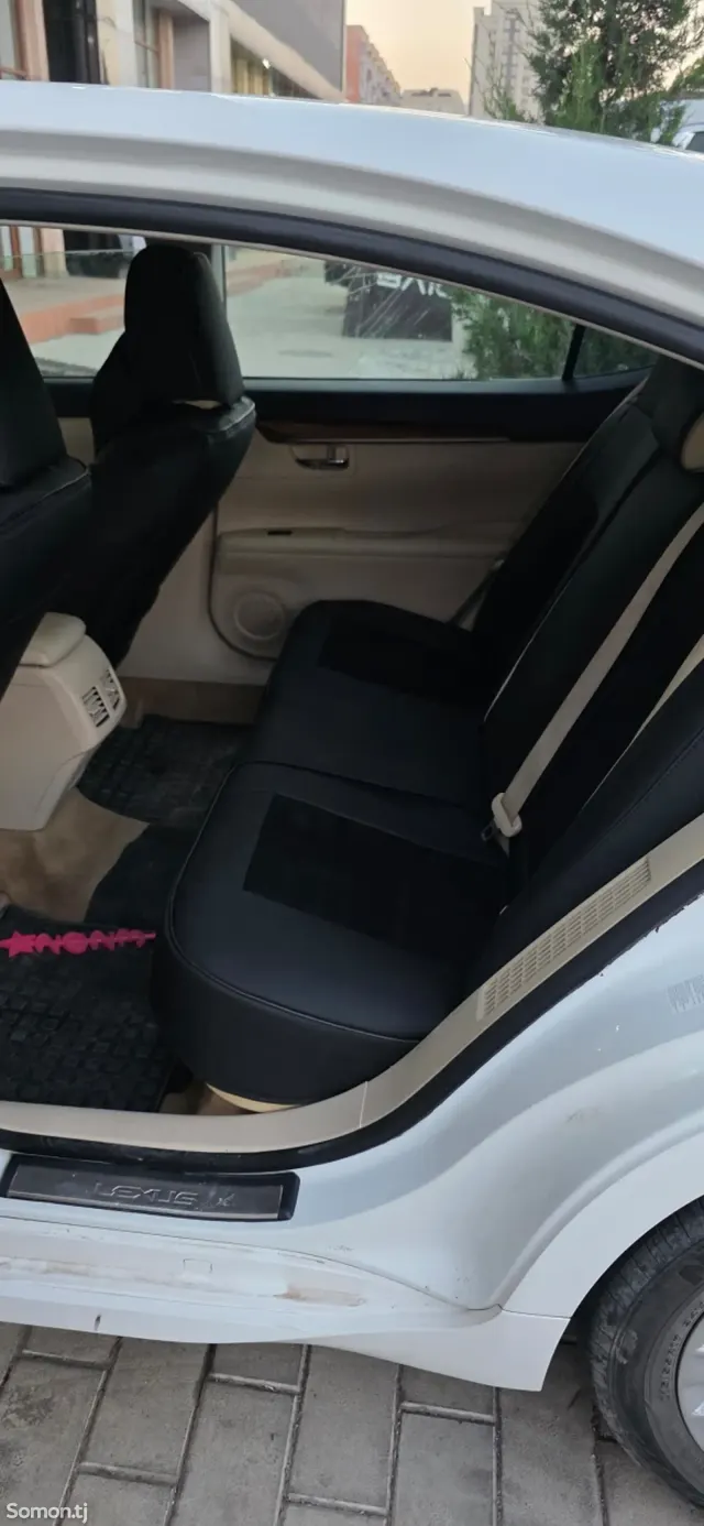 Lexus ES series 2013 · 2.5 AT
