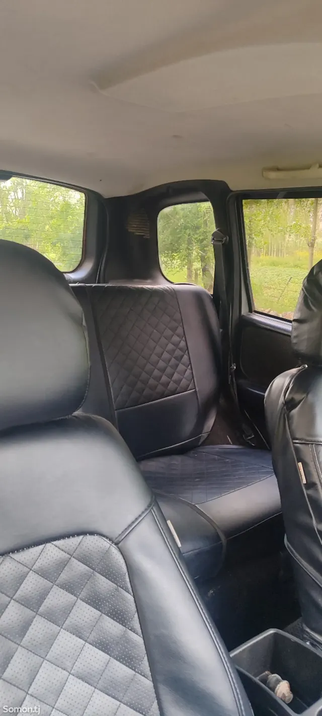 Chevrolet Niva 2012 · 1.7 MT