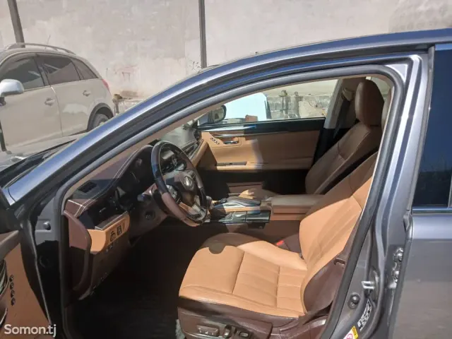 Lexus ES series 2016 · 2.5 AT