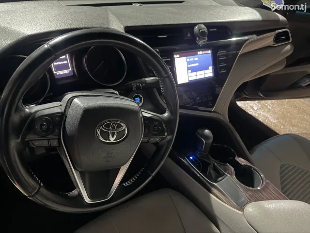 Toyota Camry 2018 · 2.5 AT