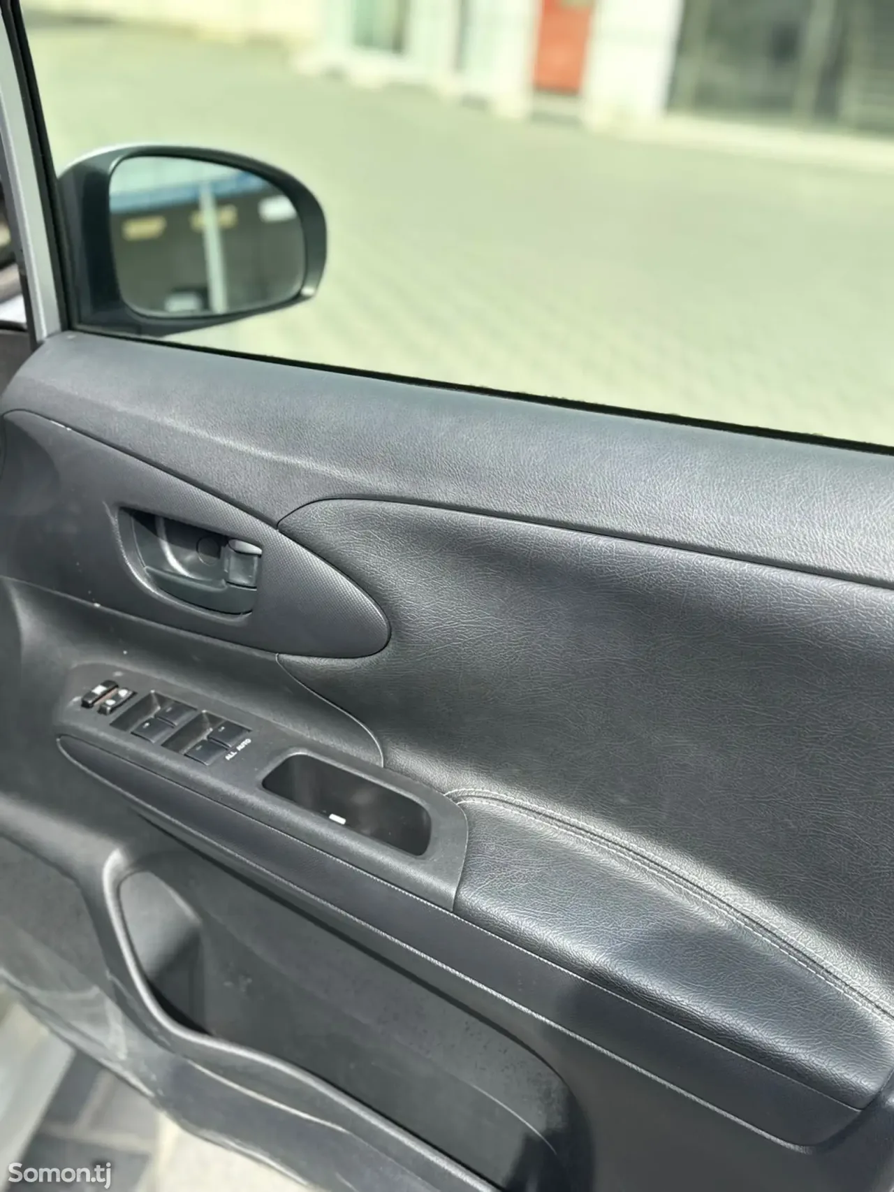 Toyota Wish 2015 · 1.8 AT