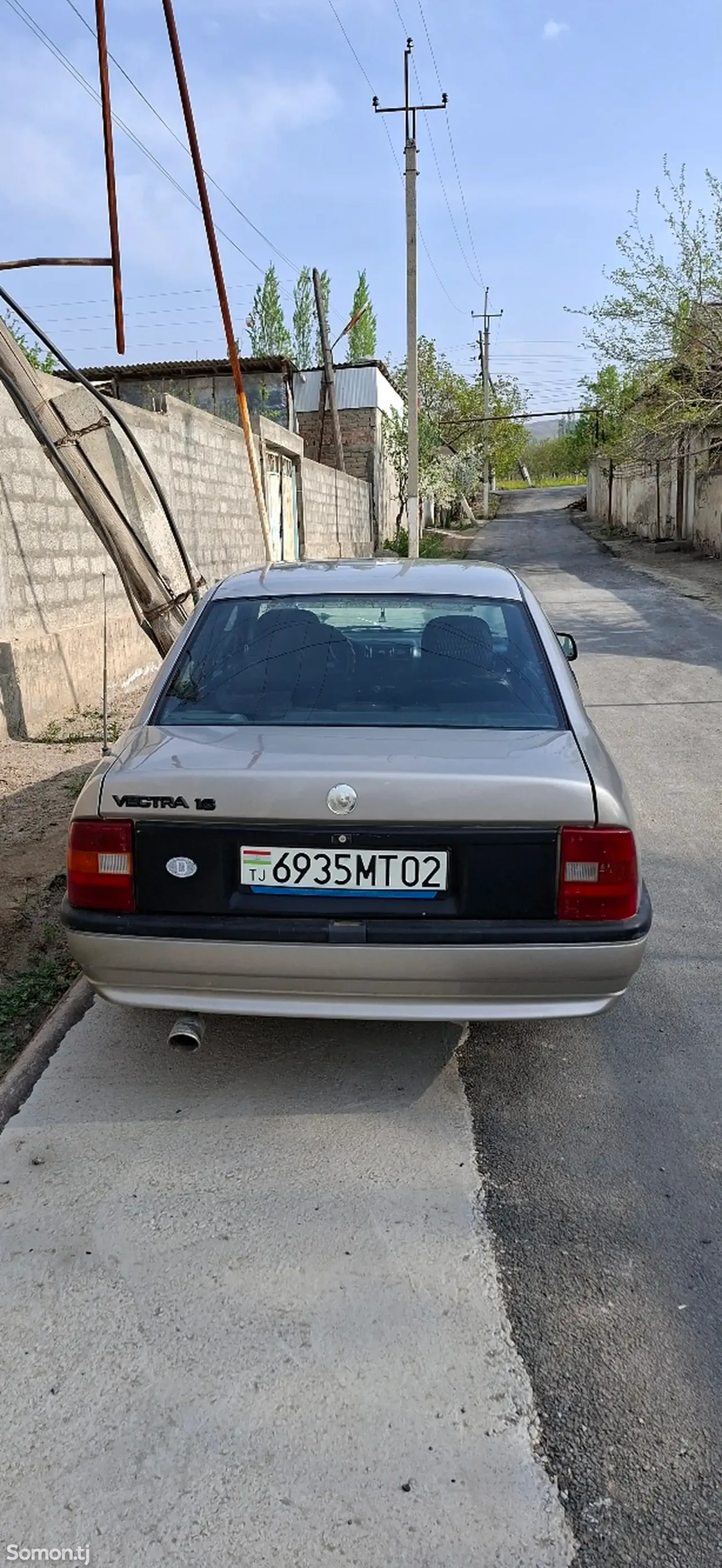 Opel Vectra A 1992 · 1.6 MT