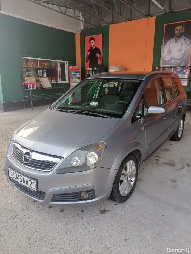 Opel Zafira 2007 · 1.6 MT