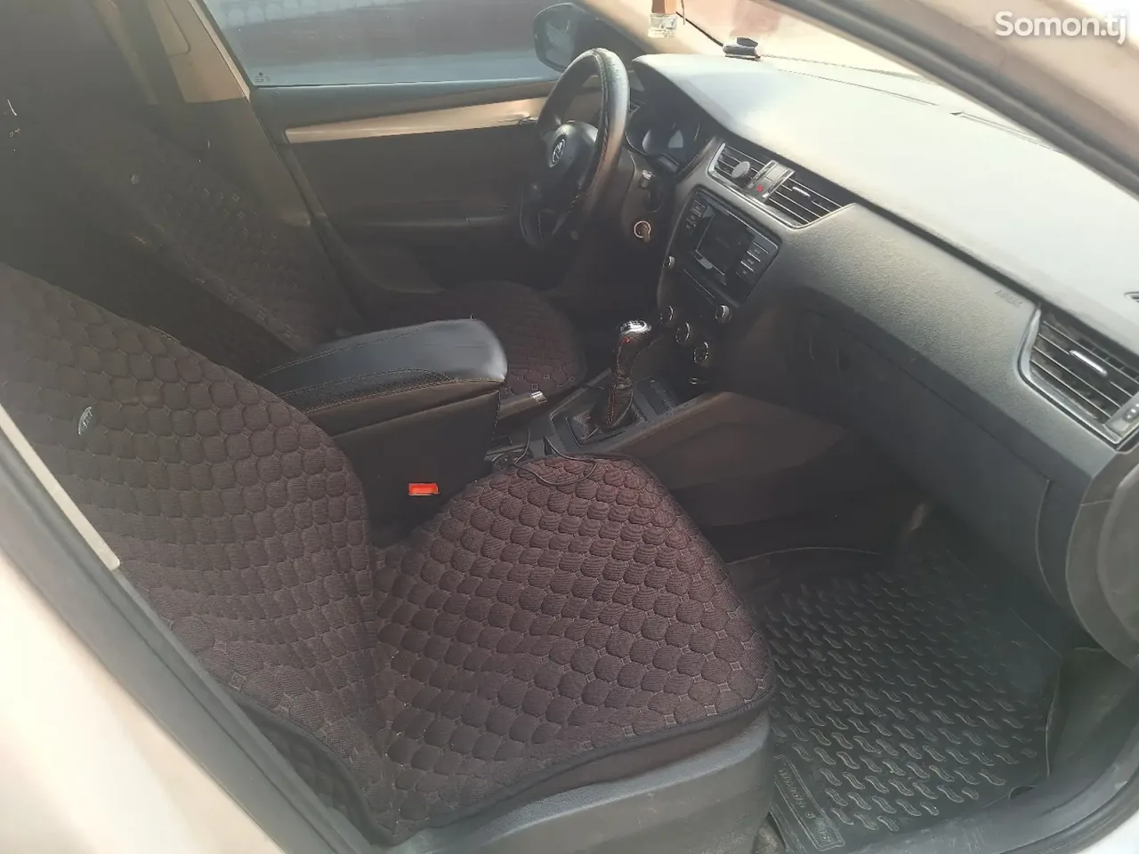 Skoda Octavia 2015 · 1.6 MT