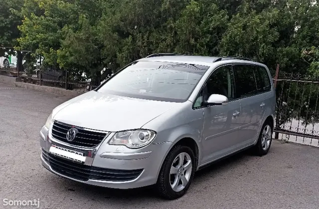 Volkswagen Touran 2007 · 2.0 AT
