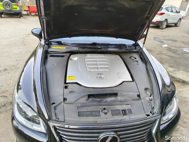 Lexus LS series 2013 · 4.6 AT