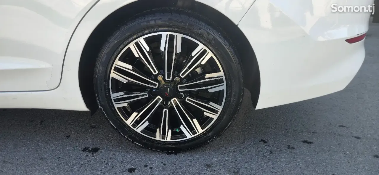Hyundai Avante 2015 · 1.6 AT