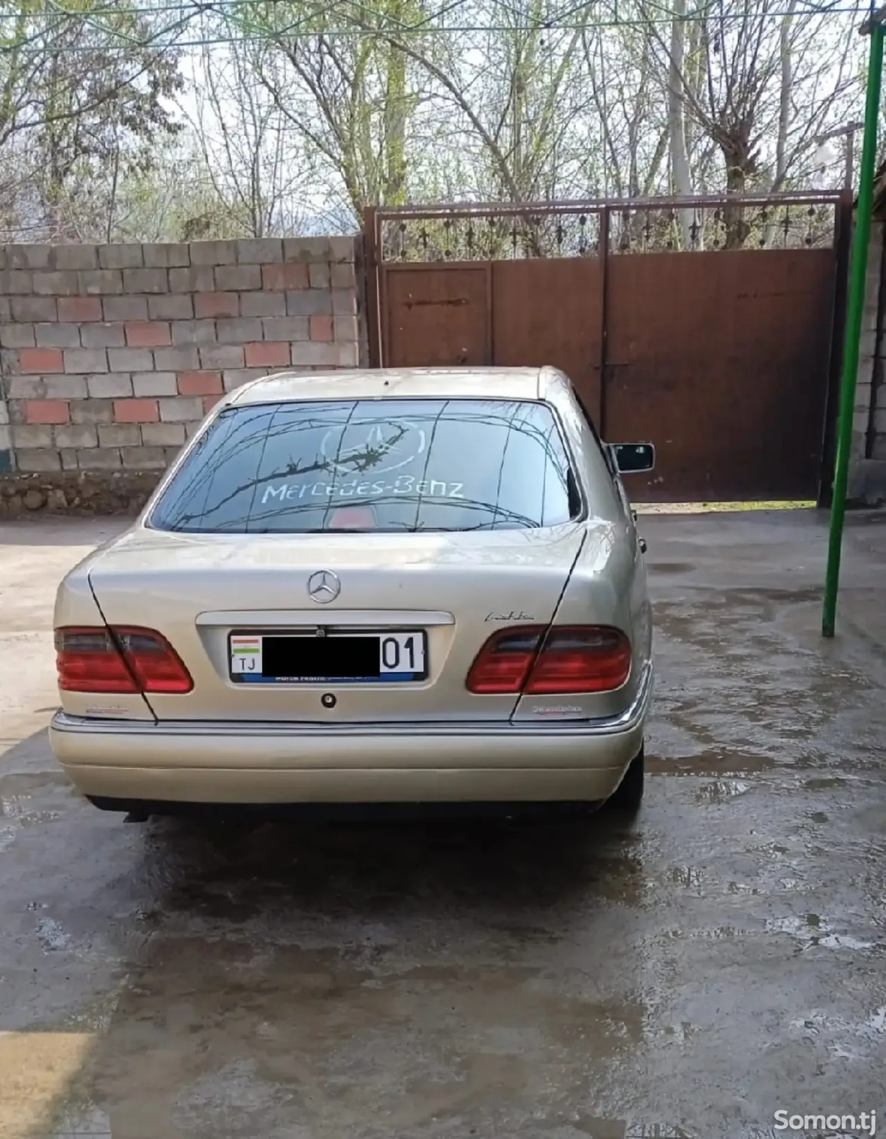 Mercedes-Benz E class 1997 · 2.0 MT