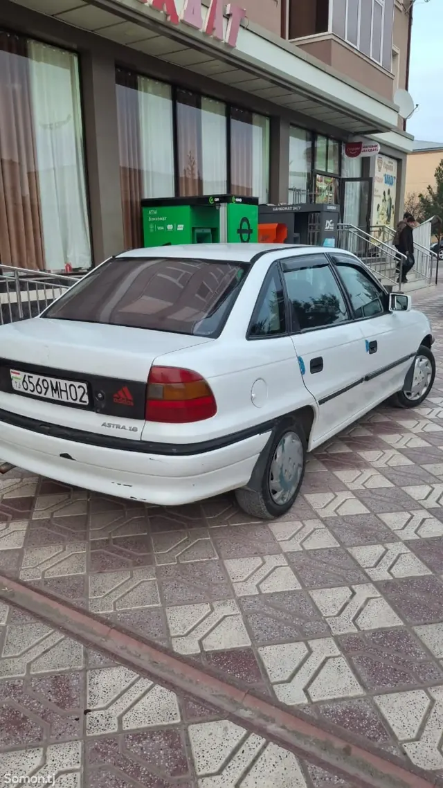 Opel Astra F 1994 · 1.6 MT
