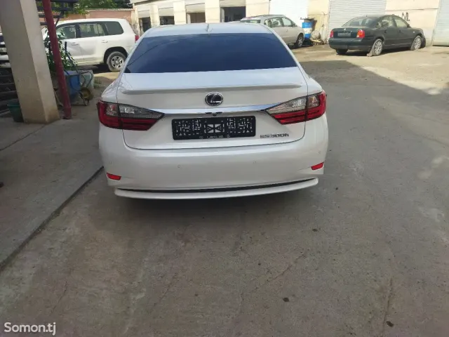 Lexus ES series 2016 · 3.0 AT