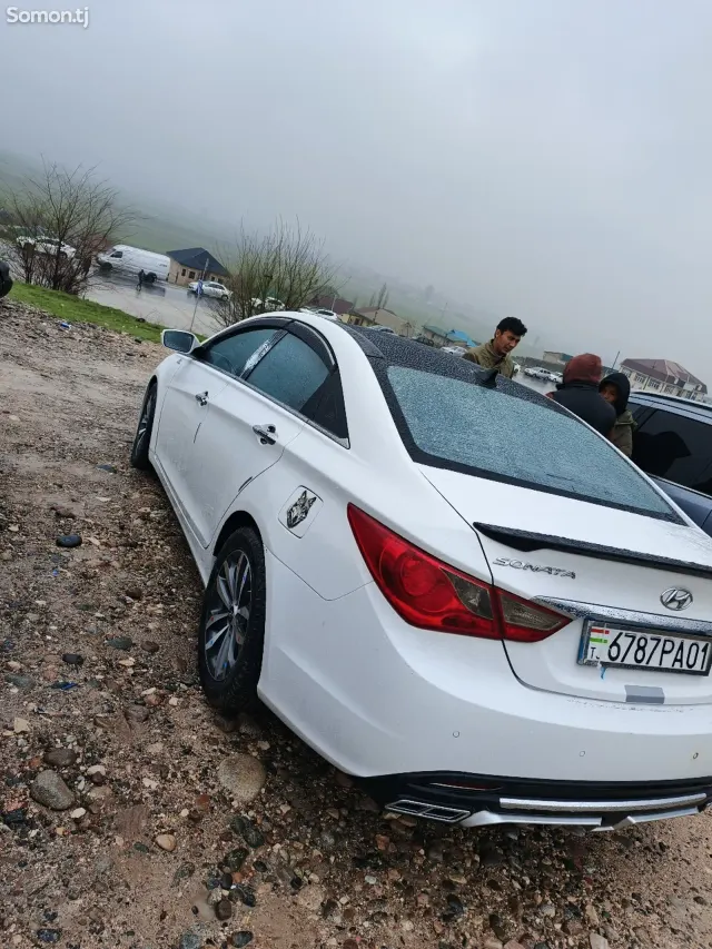 Hyundai Sonata 2011 · 2.0 AT