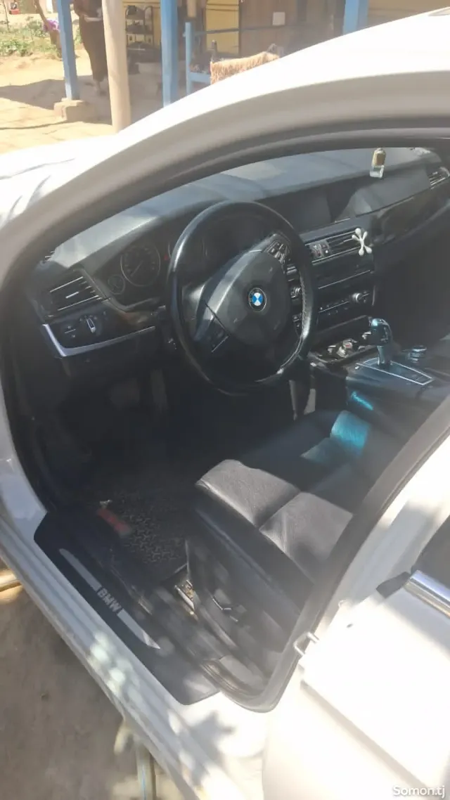 BMW M5 2011 · 2.0 AT