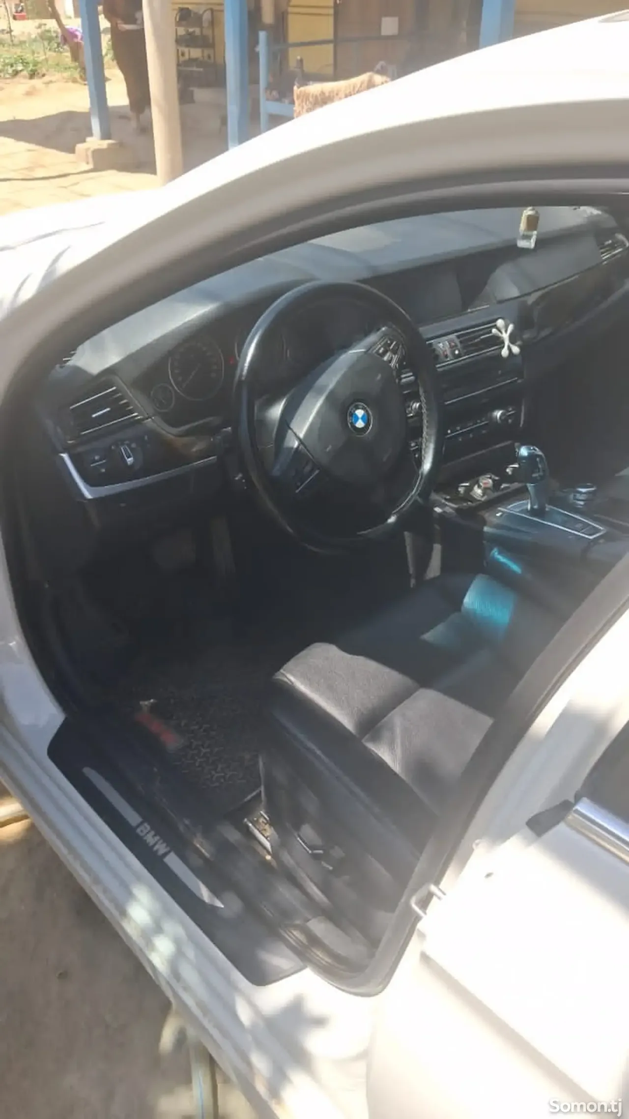 BMW M5 2011 · 2.0 AT