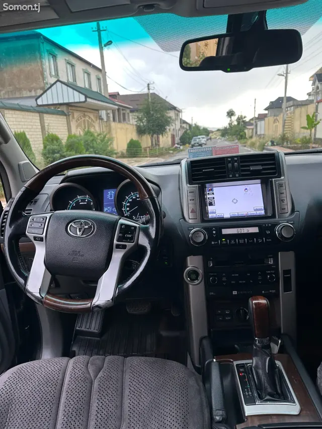Toyota Land Cruiser Prado 2013 · 4.0 AT