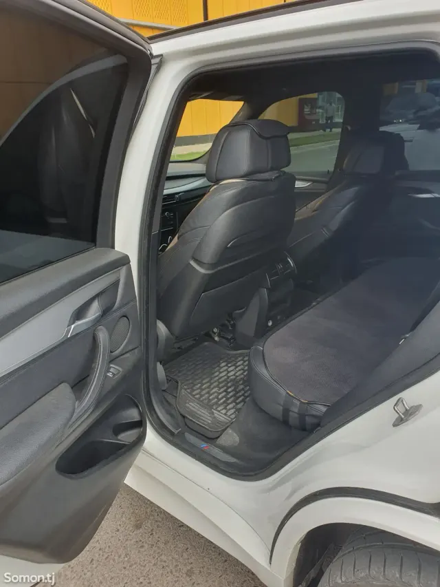 BMW X5 2016 · 3.0 AT
