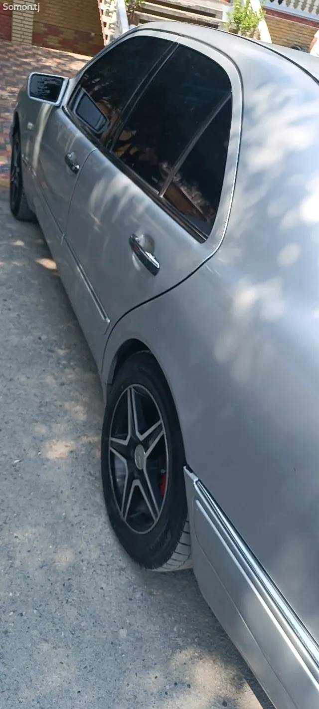 Mercedes-Benz E class 1998 · 2.0 MT