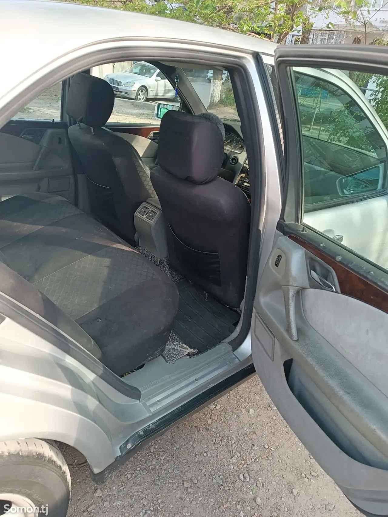 Mercedes-Benz E class 1997 · 2.2 MT