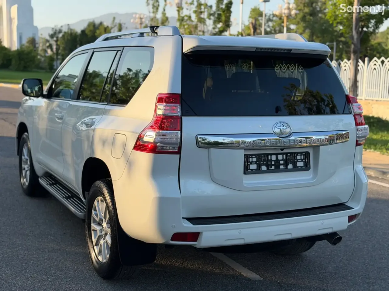 Toyota Land Cruiser Prado 2016 · 4.0 AT