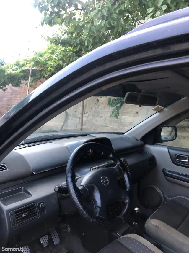 Nissan X-Trail 2002 · 2.0 MT
