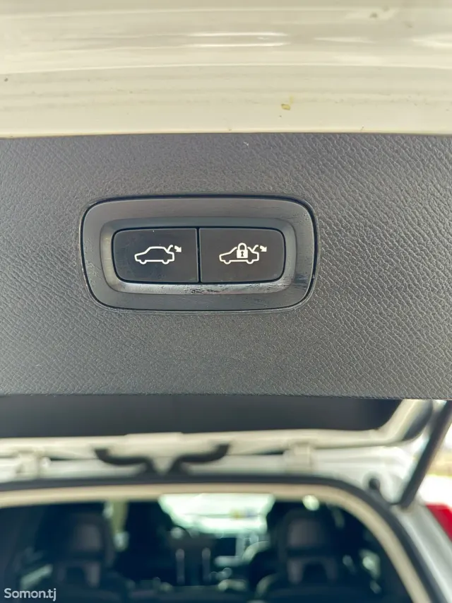 Volvo XC90 2019 · 2.2 AT